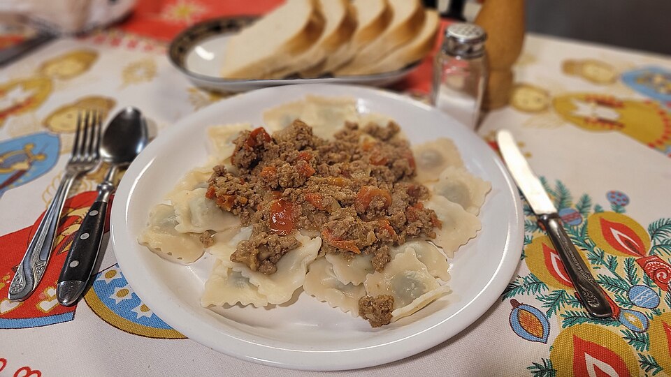 Ravioles con salsa
